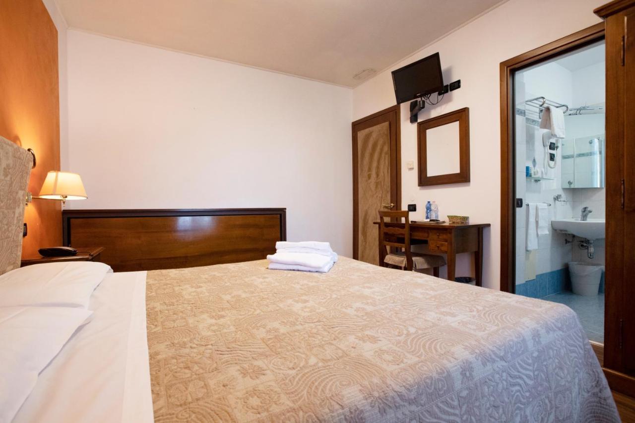 Hotel Arcobaleno Сієна Екстер'єр фото