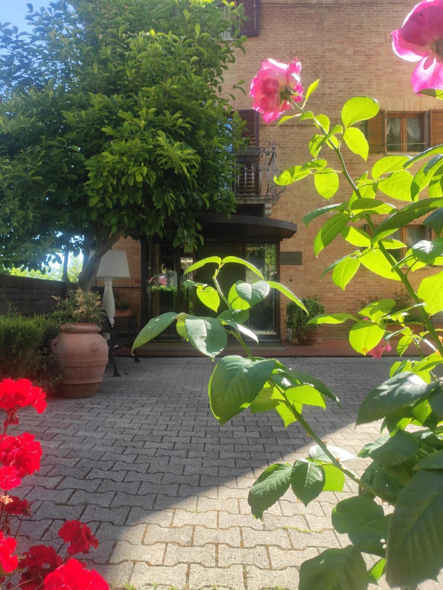 Hotel Arcobaleno Сієна Екстер'єр фото