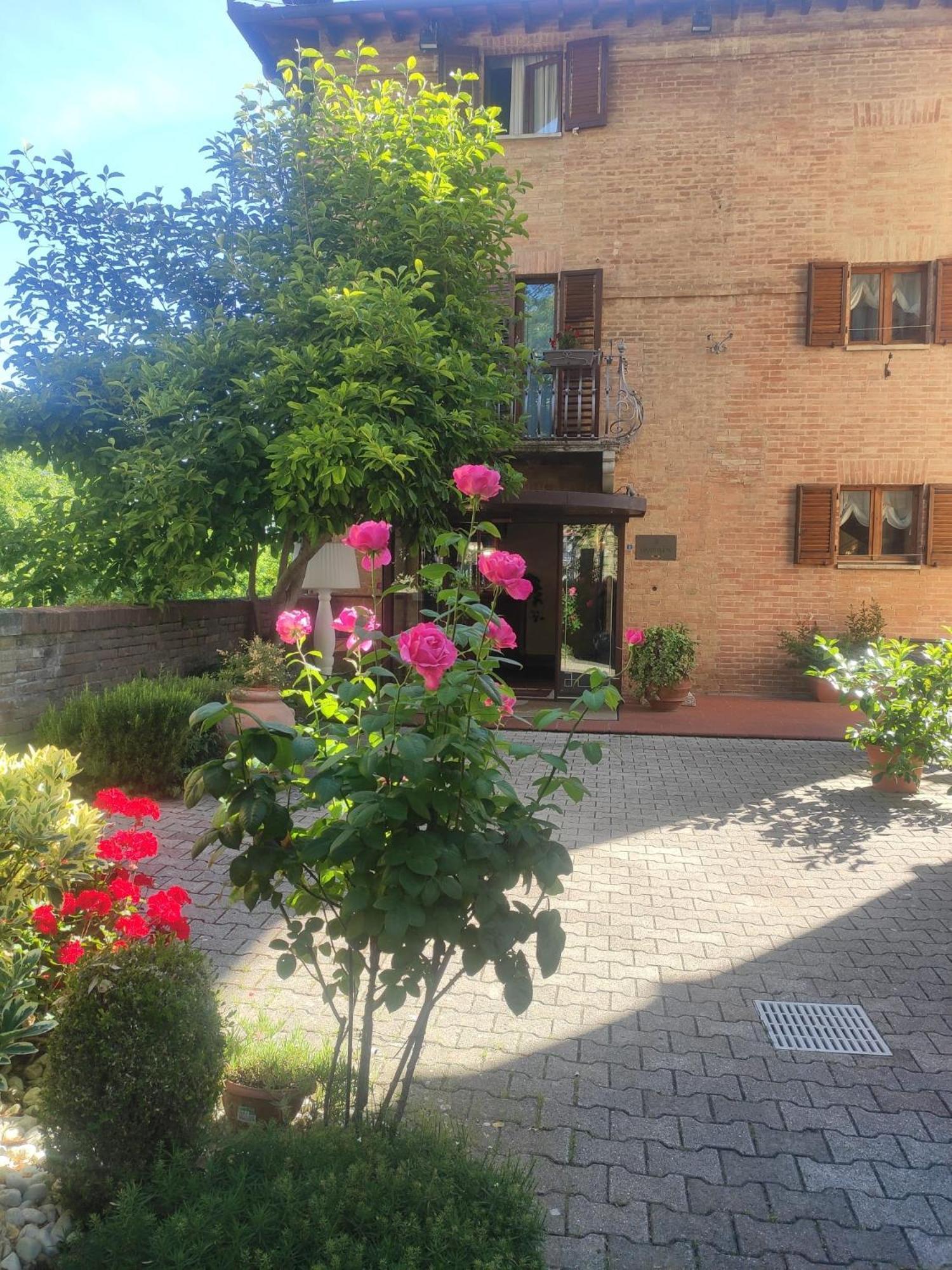 Hotel Arcobaleno Сієна Екстер'єр фото